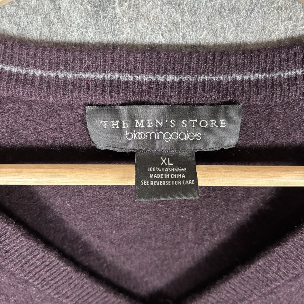 Bloomingdale's Sweater Men's XL Purple V Neck Cashmere Pullover - Picture 3 of 7